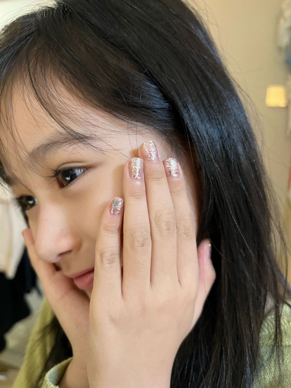 9799 【我个人十分不建议给小孩子做美甲】 前阵子入手了一套美甲