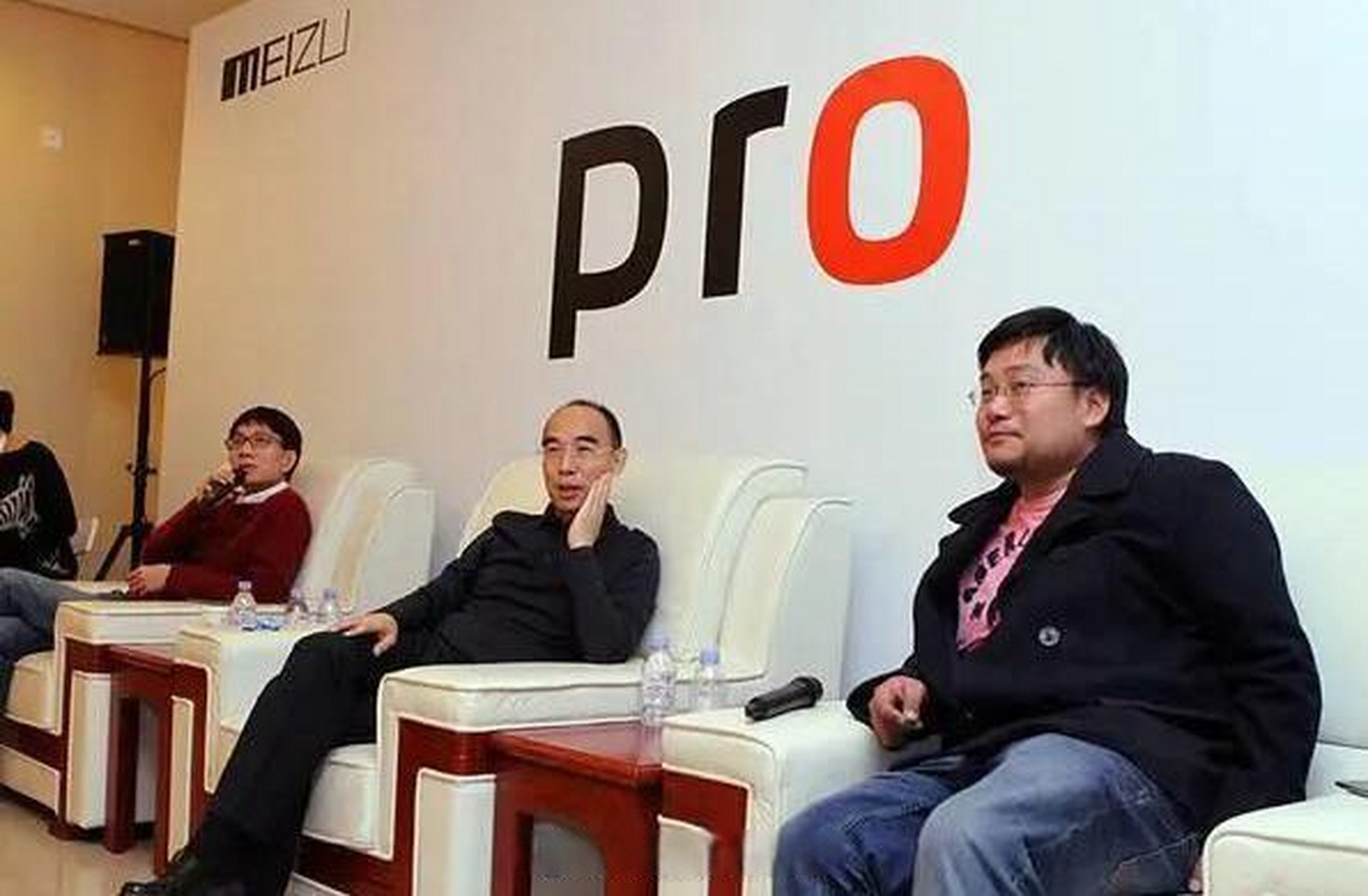 挺想念白永祥的,以前参加魅族发布会,听他那普通话,感觉比听小品还