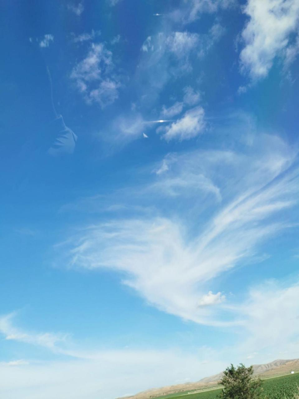 蓝天白云定会如期而至 天空无一物亦能容万物 感受大自然的气息和美景