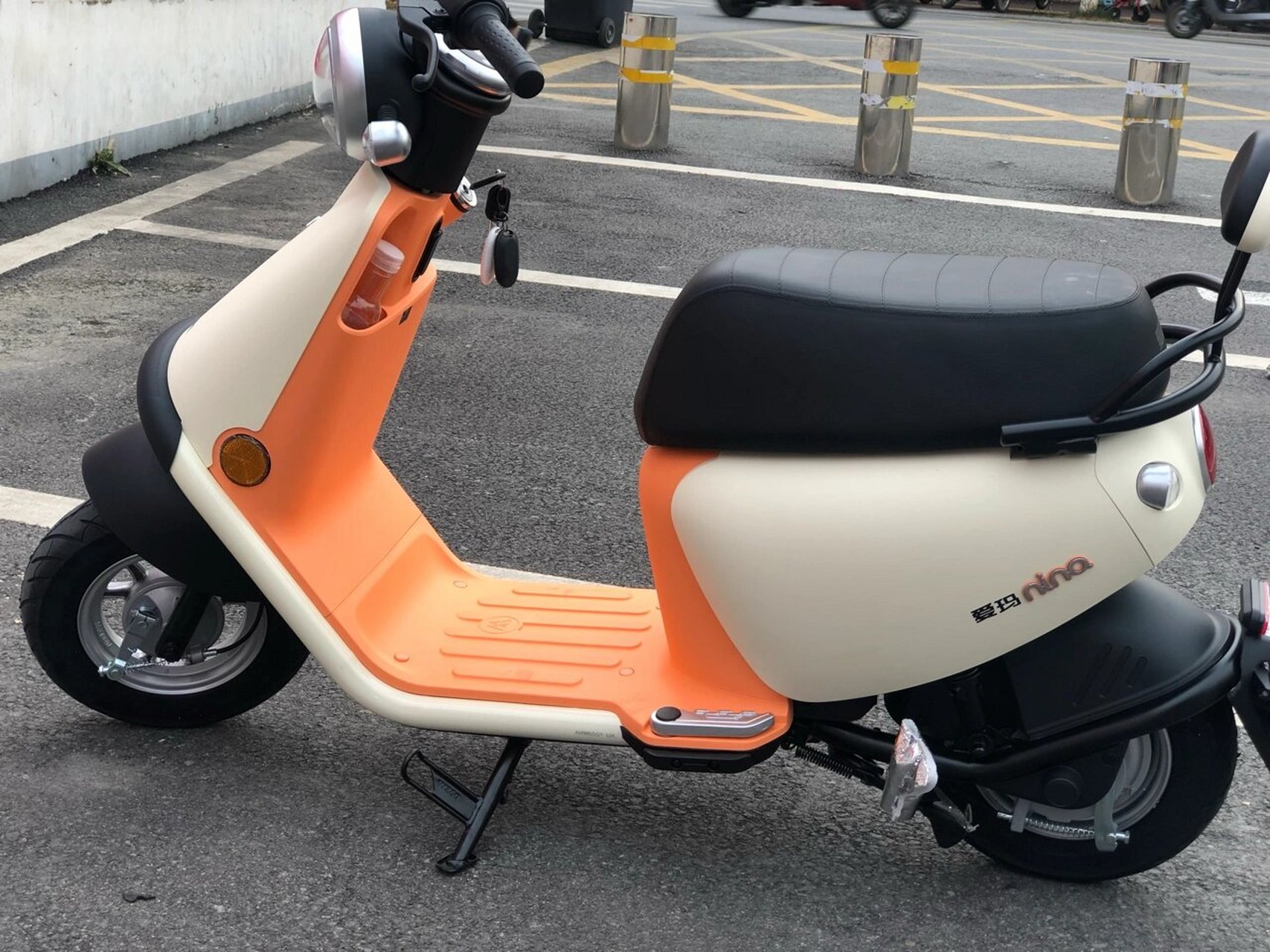 爱玛妮娜电瓶车 我觉得本车除了可爱一无是处 石墨烯电池能跑100公里