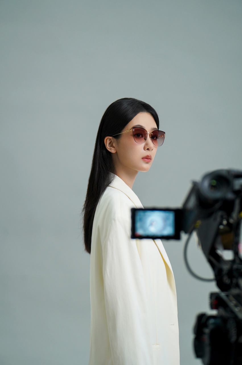 杨紫超话上镜随型,自有格调9815boss杨紫 花絮91送上