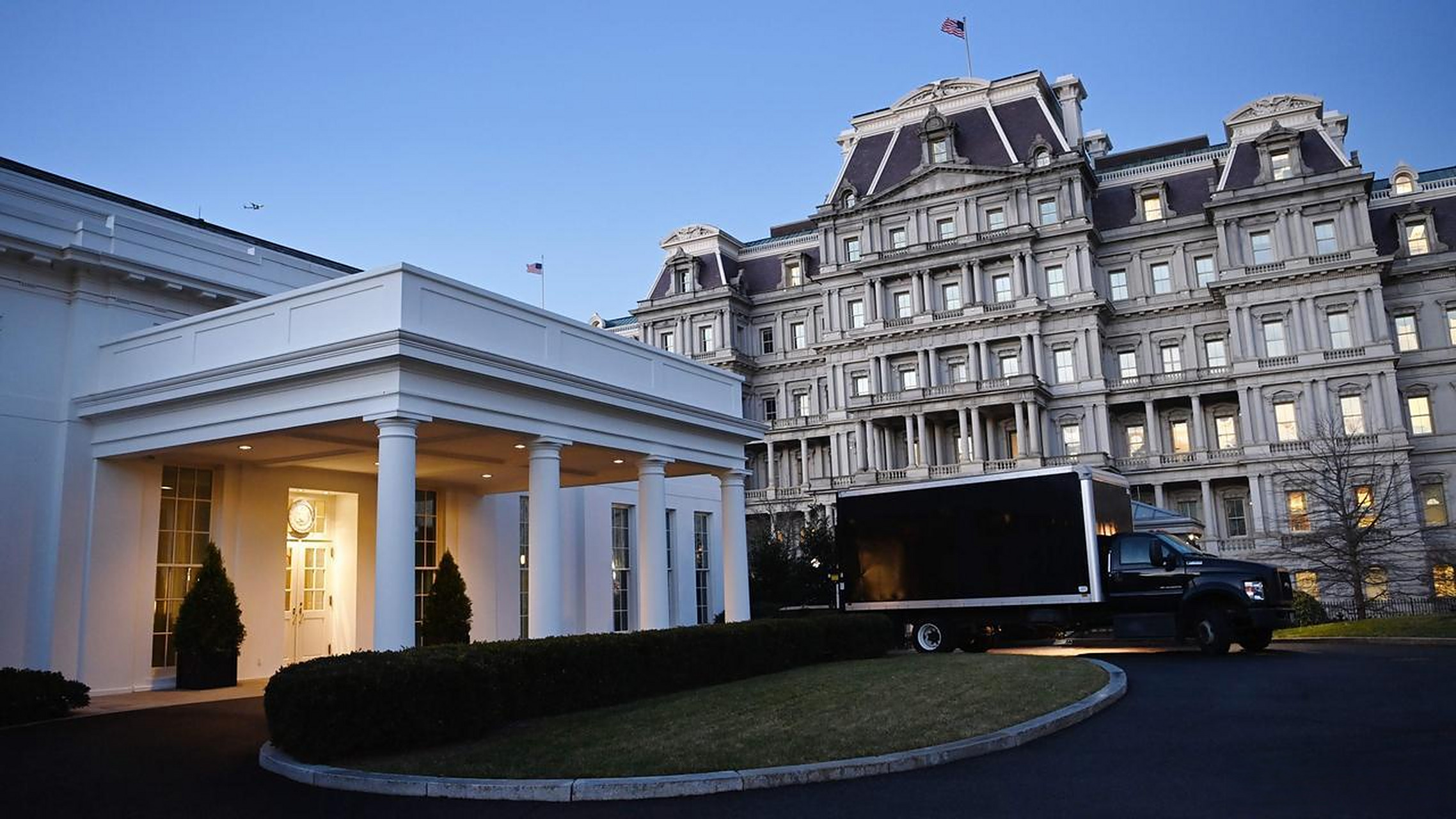 白宫特勤局上周日在西翼的公共区域发现可疑粉末,拜登当时在戴维营