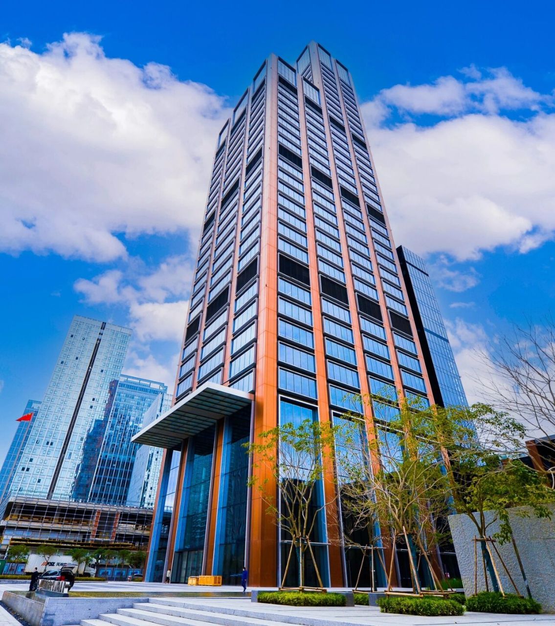 厦航新总部大厦今天投用 项目整体建筑群包括5a甲级写字楼,五星级酒店