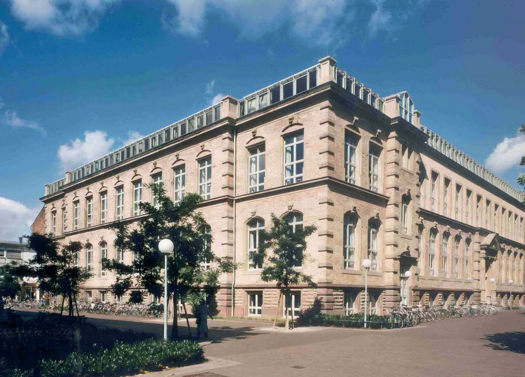 德国慕尼黑工业大学[poi]# 9990 university of munich)成立于