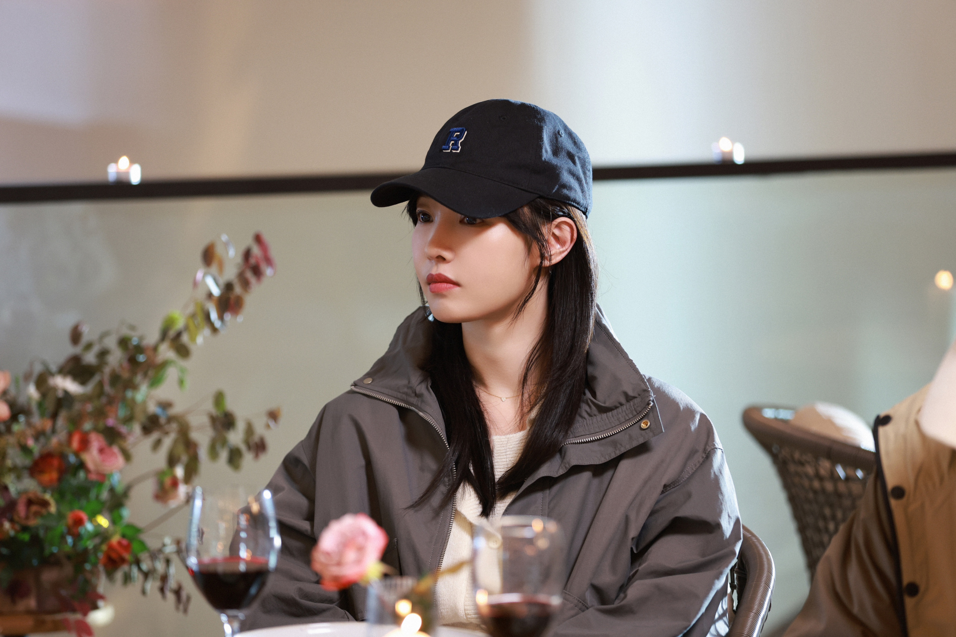 白百何 开机90 今日份@白百何 剧照新鲜送达,今晚19:30,一起#骄阳