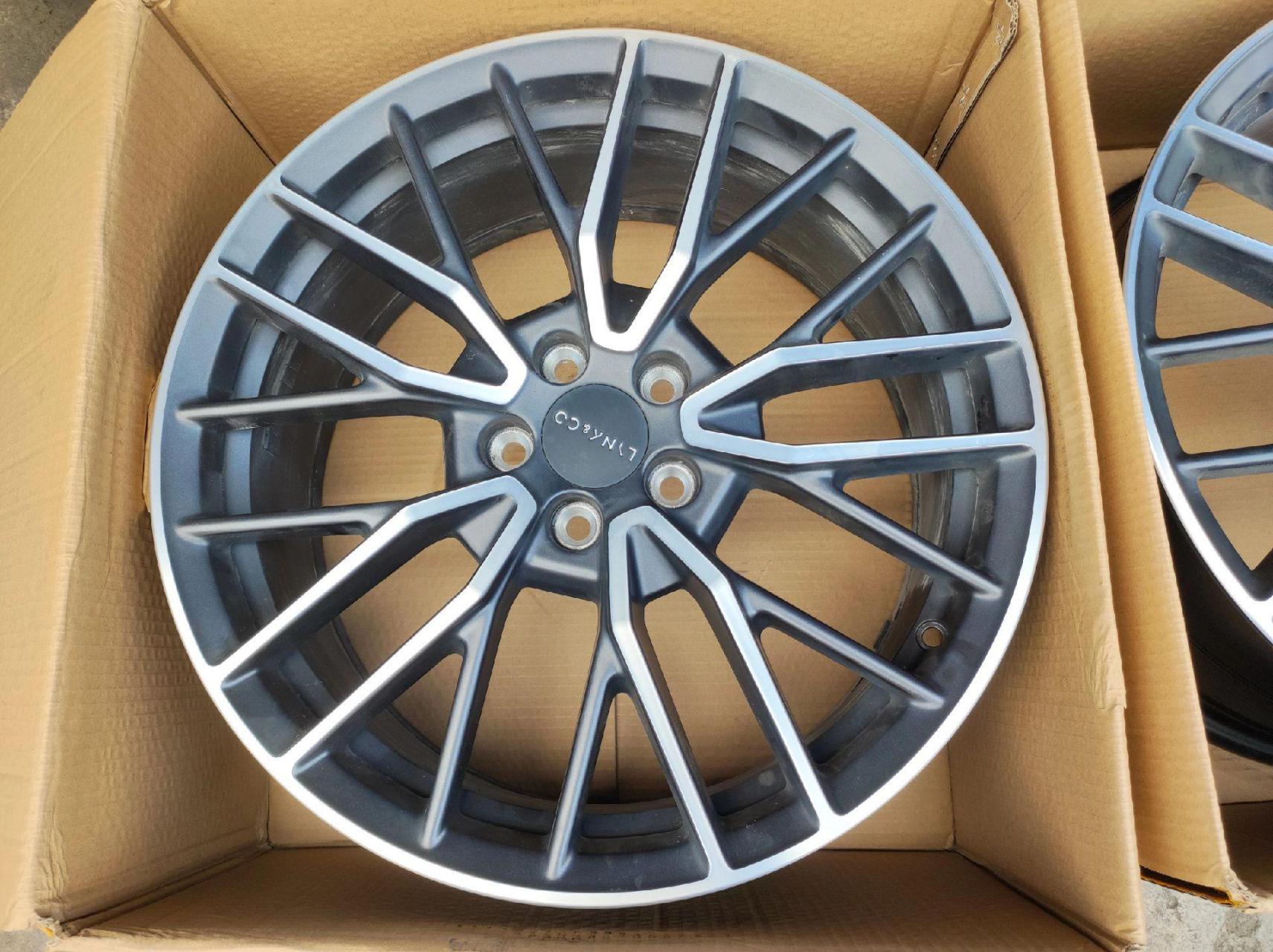 领克03 19寸原厂锻造轮毂, 一套拆下,成色新,品质好. 喜欢的来.