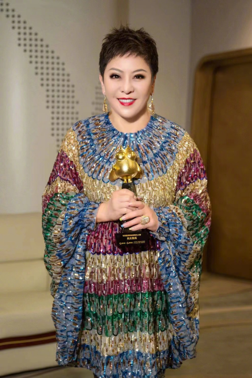 rayli星闻##向太年度最具商业影响力人物#@向太tiffany陈岚 一身