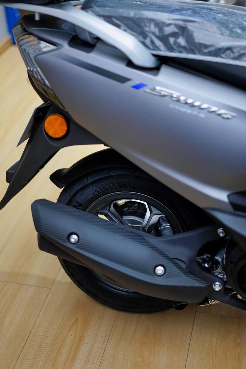 suzuki铃木uy125蚕丝灰.大佬气质十足的配色