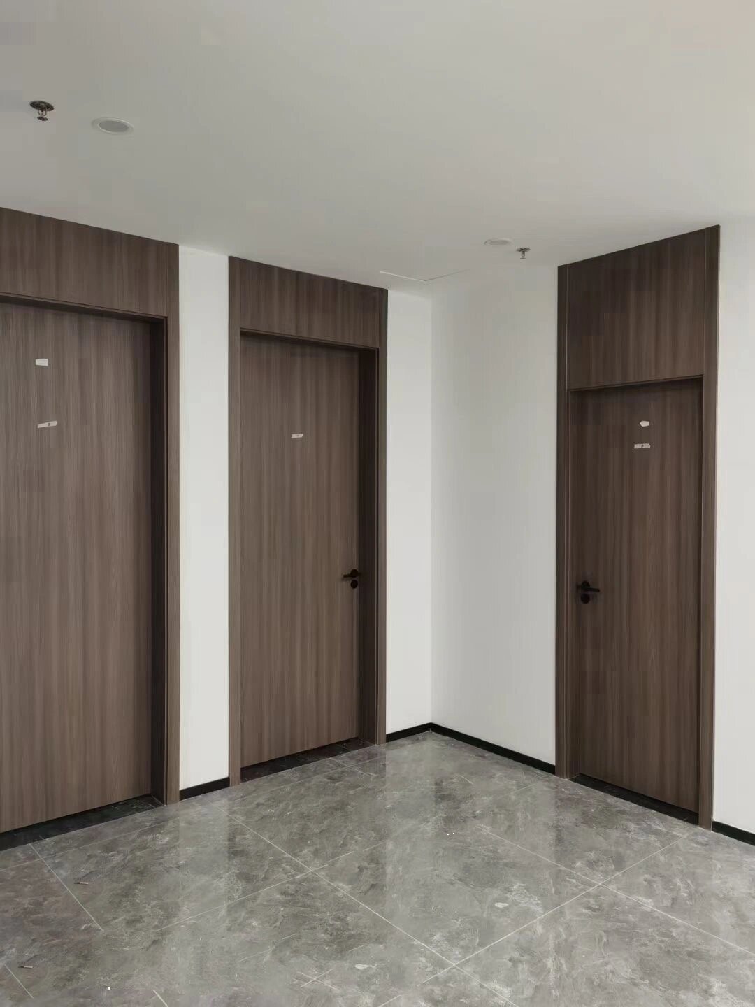 办公室门走一波