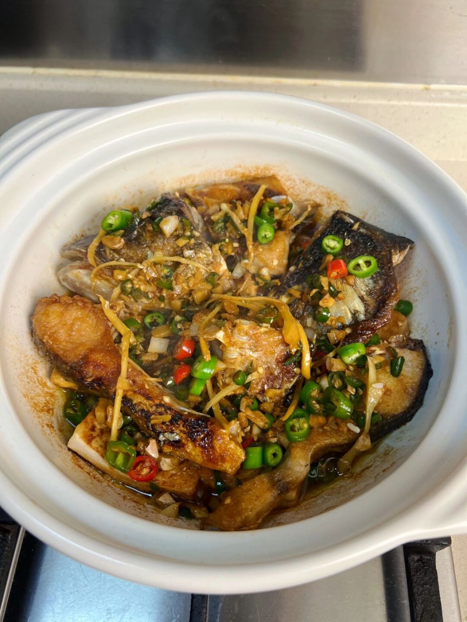 青椒砂锅焗鱼头,简单美味,我妈的做法绝了 有爱吃鱼头的朋友吗?