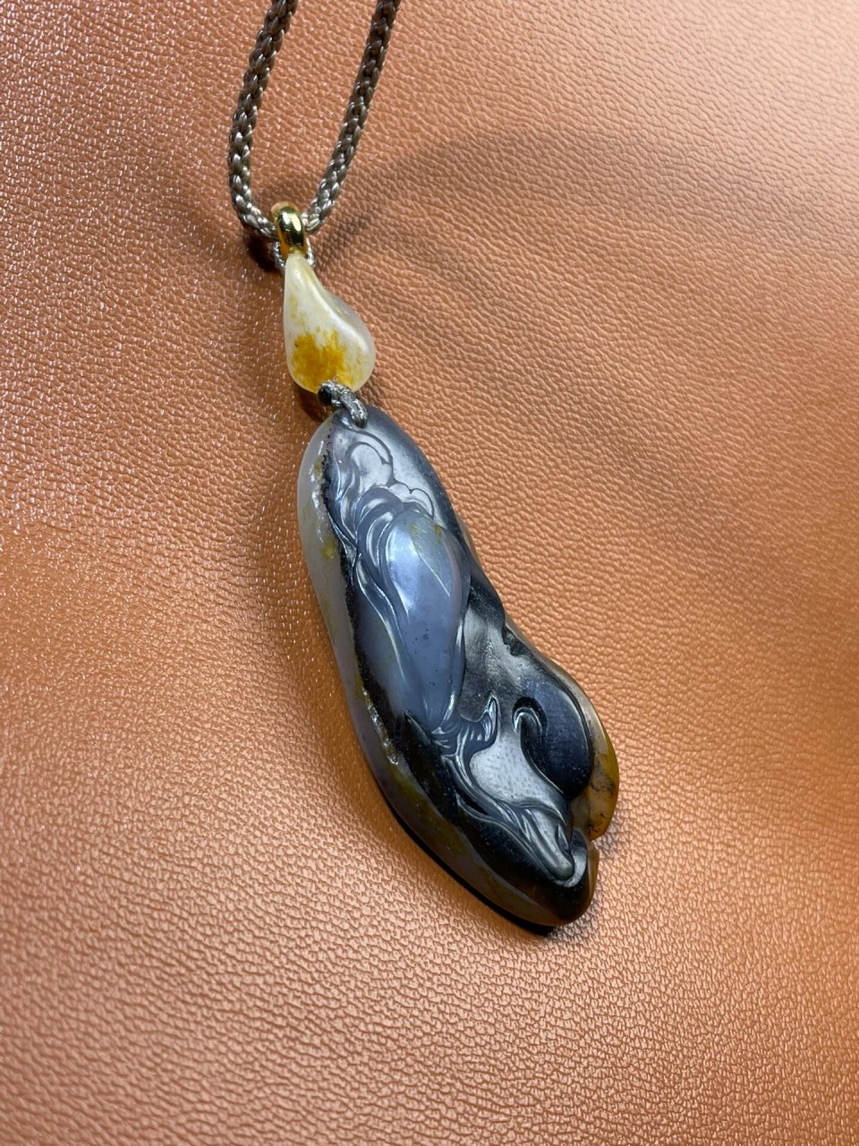 青花山料多产自与青海格尔木叶城,青花籽料则产自于新疆卡拉喀什河