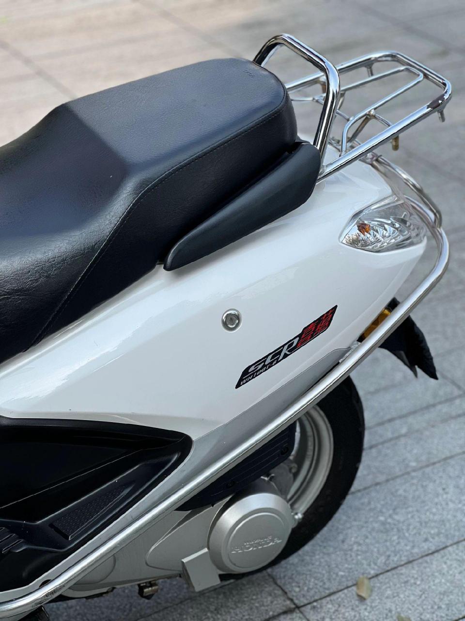 五羊本田代步小踏板  小踏板摩托车,搭载100cc引擎,无论是新购的20年