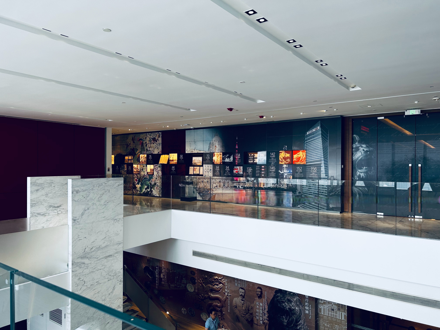 今天体验了一下汇丰银行的餐厅和百度的搜索智能,都蛮 impressive 的!