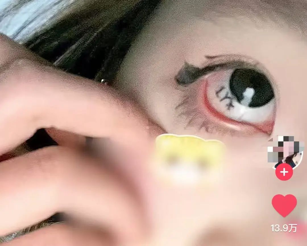 最出格也就是去网吧偷玩个飞车,现在这些小朋友却把告白写进眼睛里,还