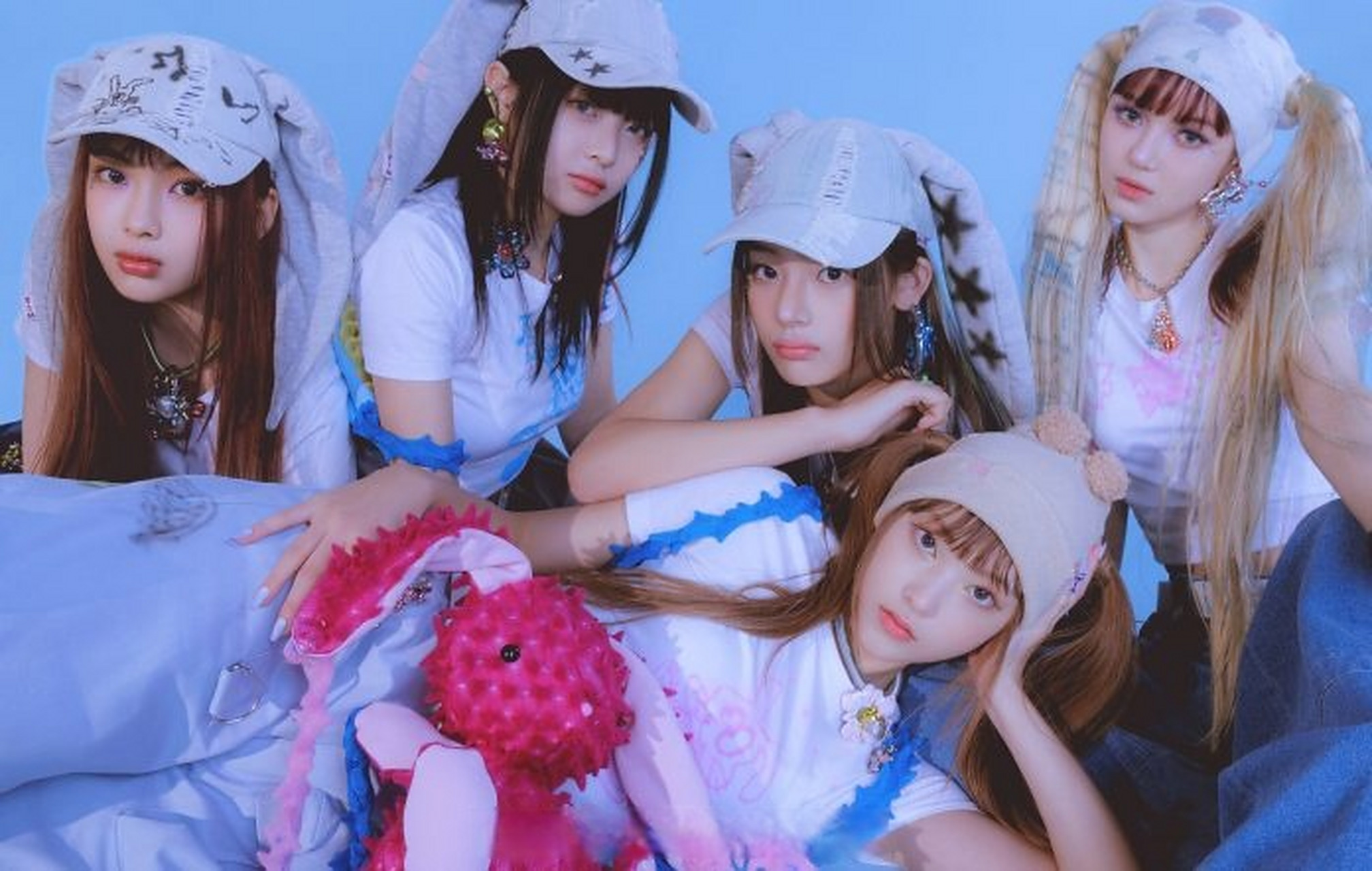 6月19日,newjeans所属厂牌ador宣布,newjeans将于7月携新音乐回归.