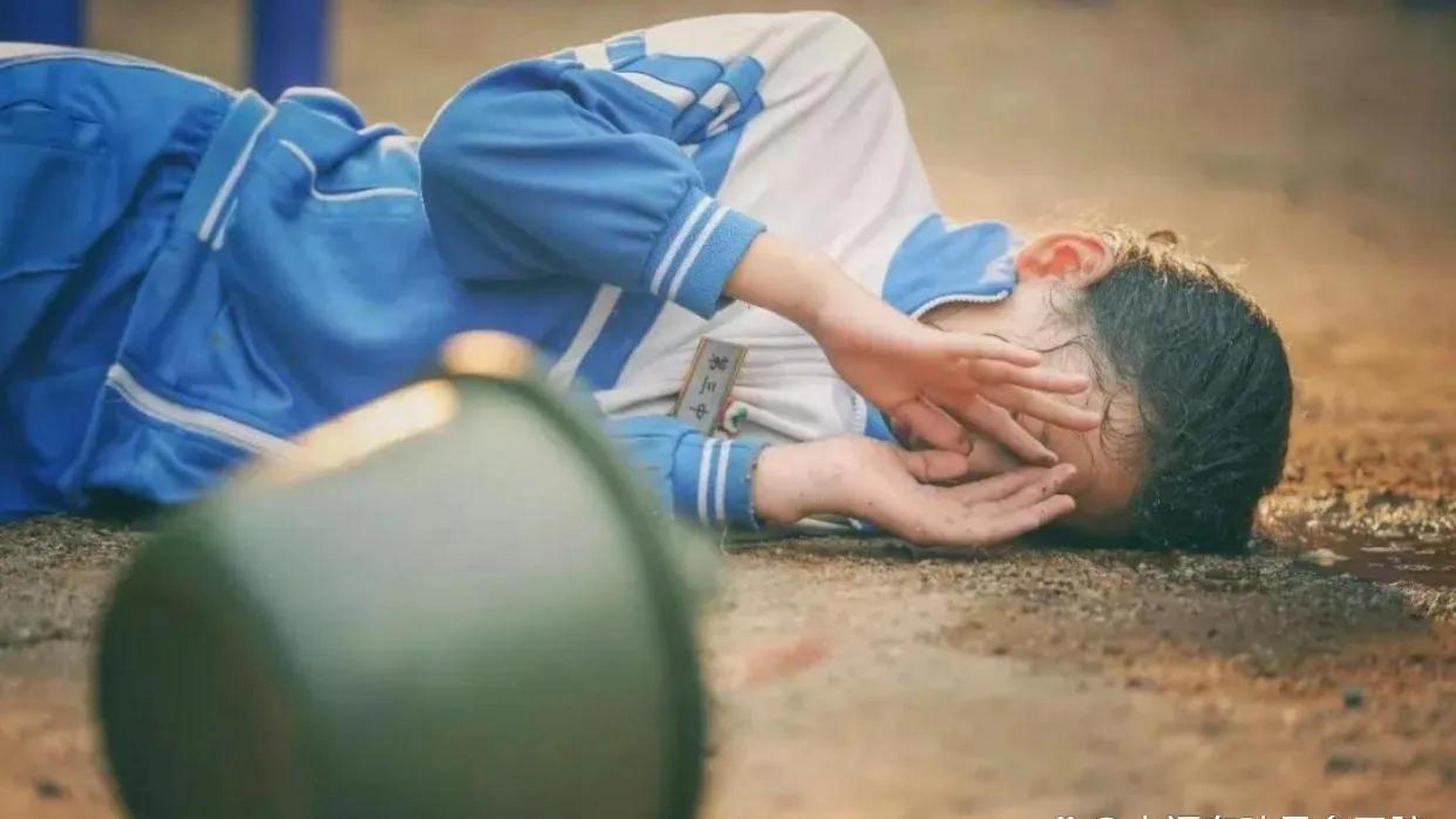 13岁少女三天遭遇两次校园欺凌  近日,一则关于广州市花都区秀全中学