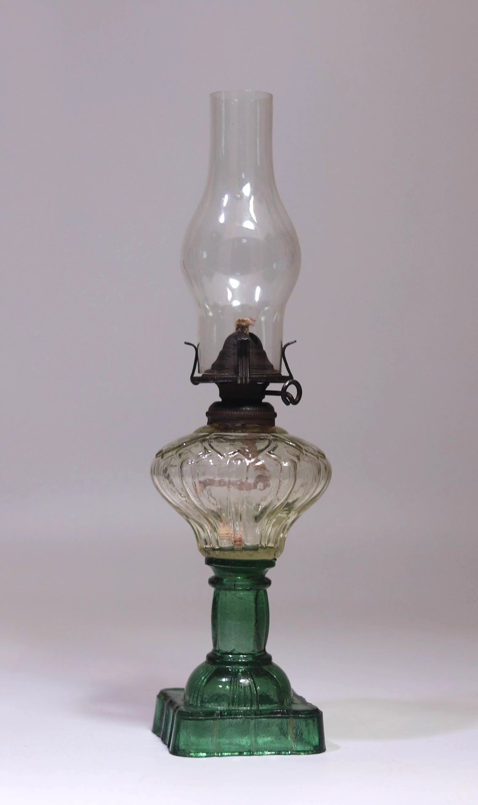 民国"天津信成"老套色玻璃煤油灯