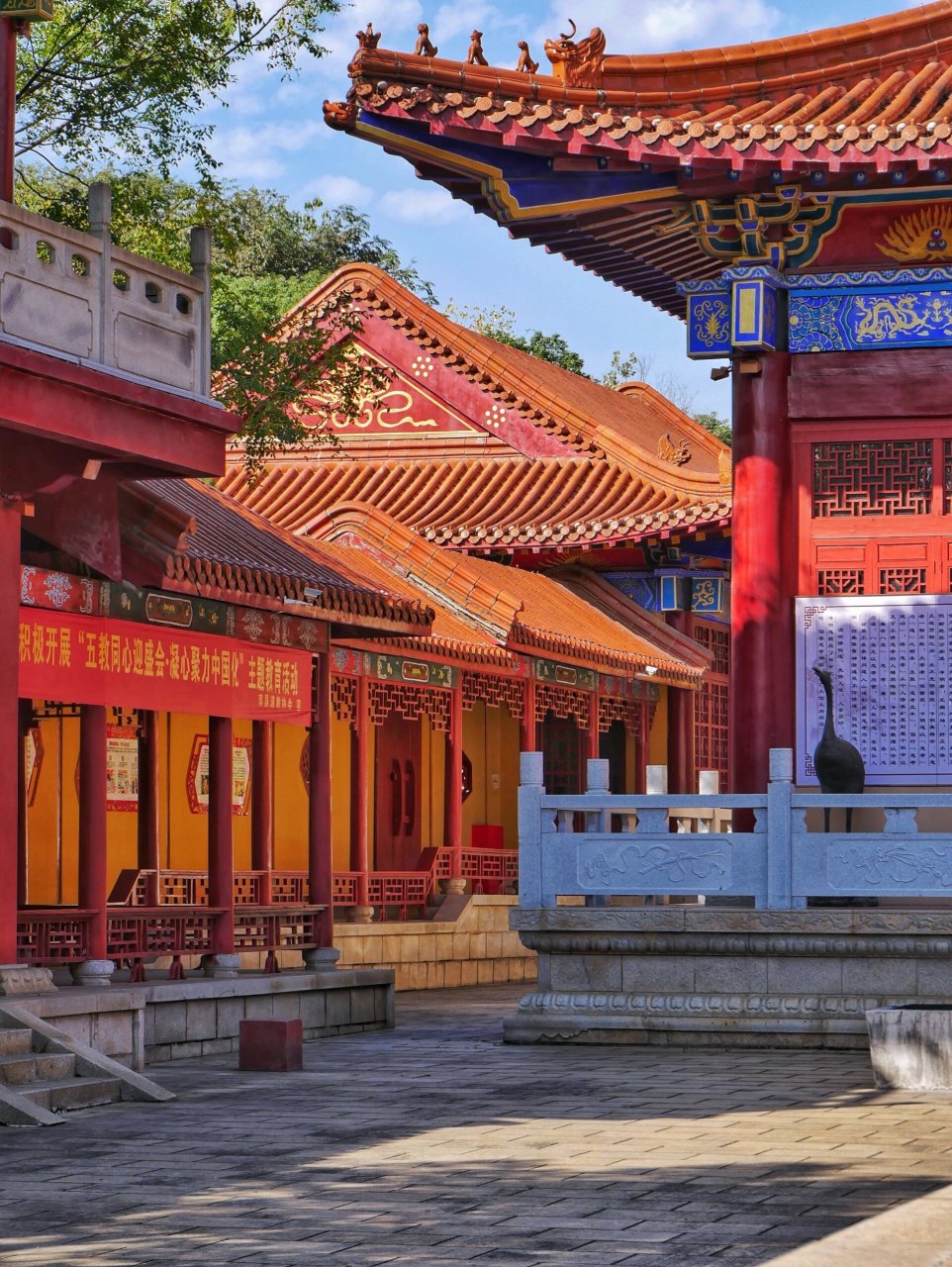 南昌南昌秋天的道观 南昌市象湖万寿宫,位于江西省南昌市青云谱区象湖