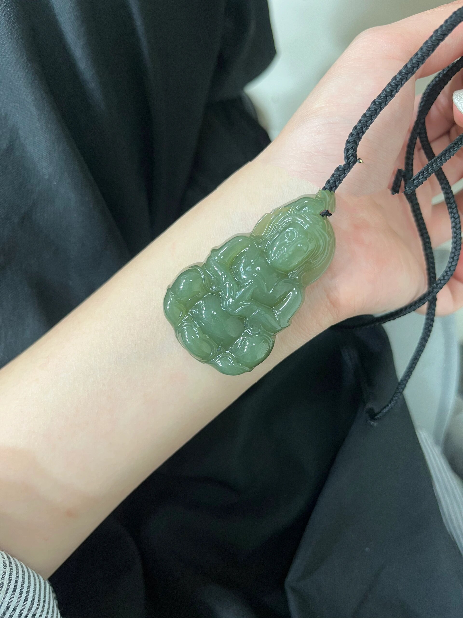 男人戴玉观音的10大忌(男士佩戴翡翠观音吊坠讲究) 第2张