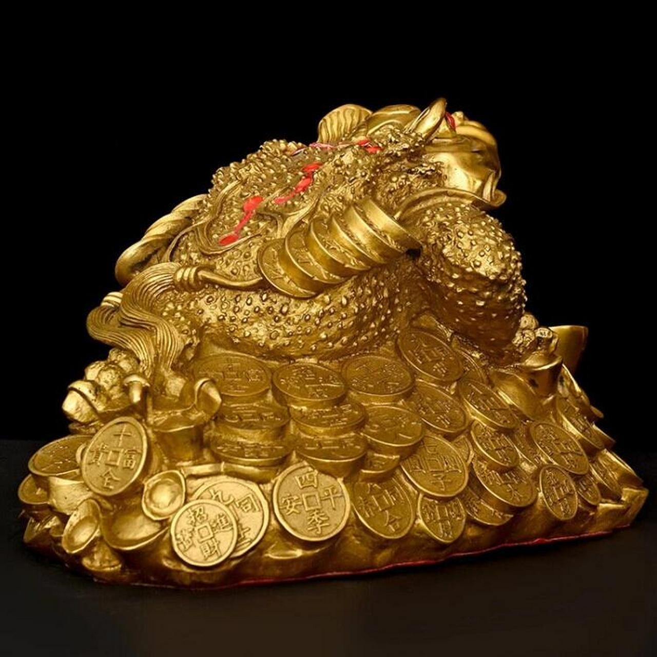 金蟾又称三足金蟾,是中国神话传说月宫中的一只三条腿蟾蜍