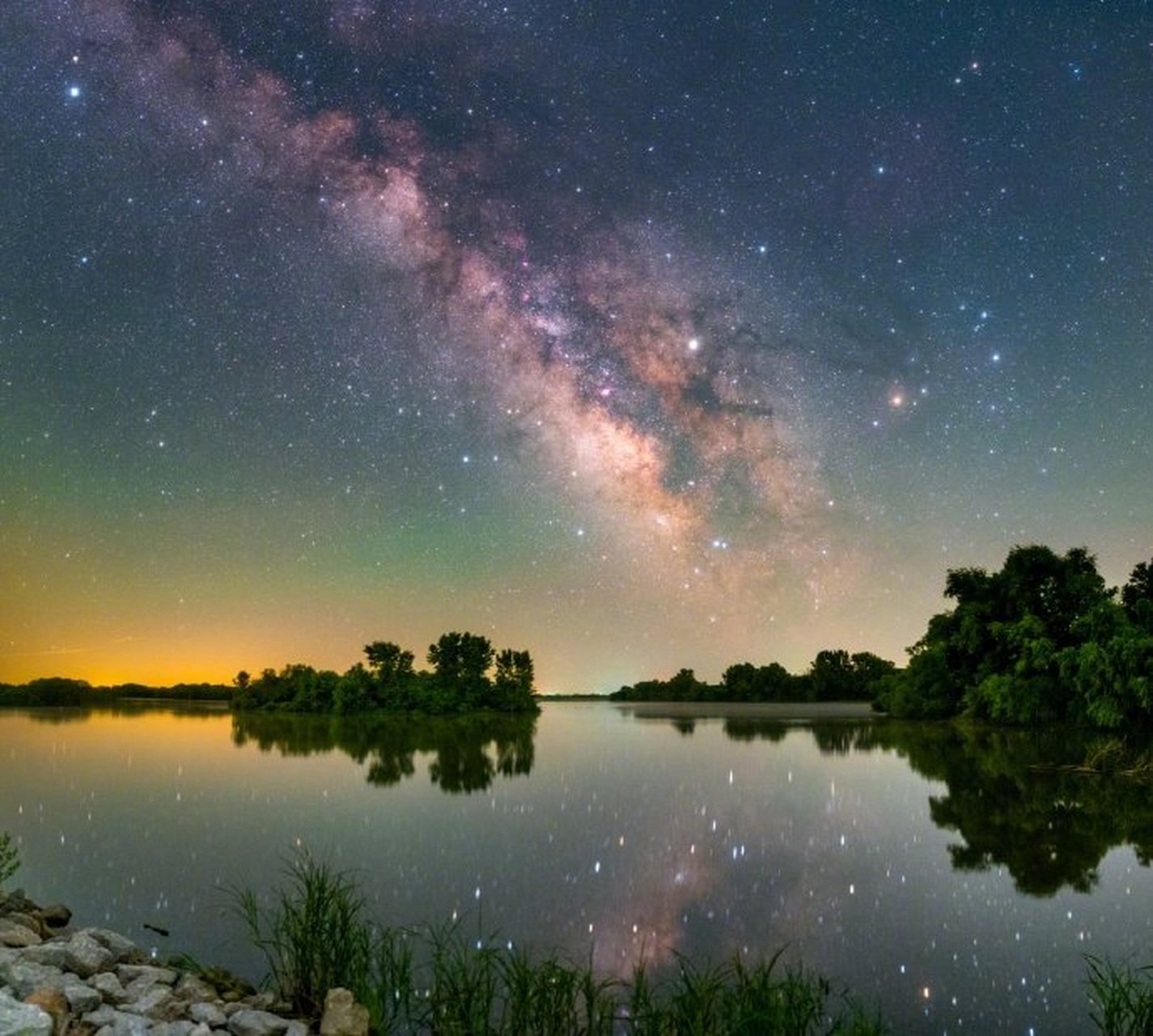 云收暑退夜空阔,归路已觉星河稀[月亮]