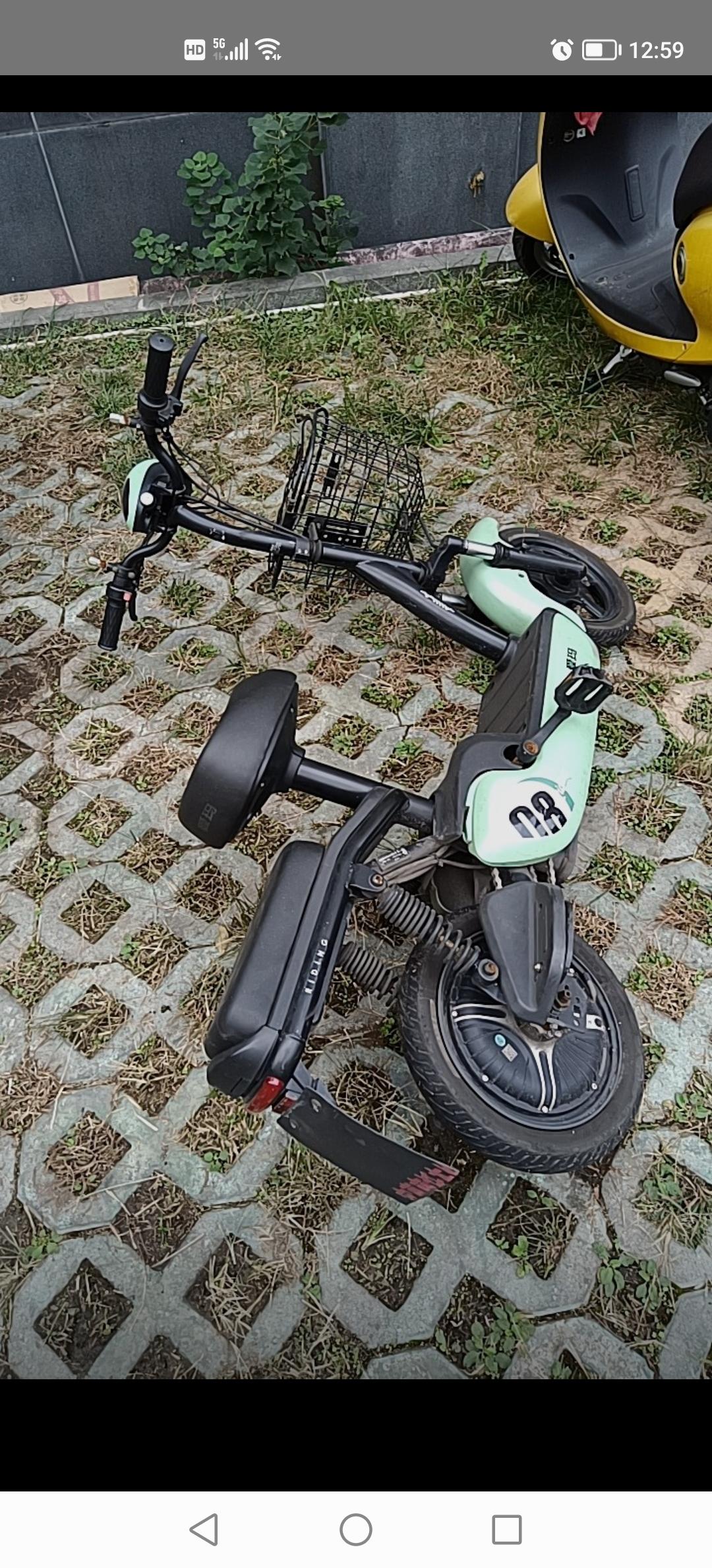 爱玛电动车,这个后座怎么拆啊?研究一周了都不会,太难了!