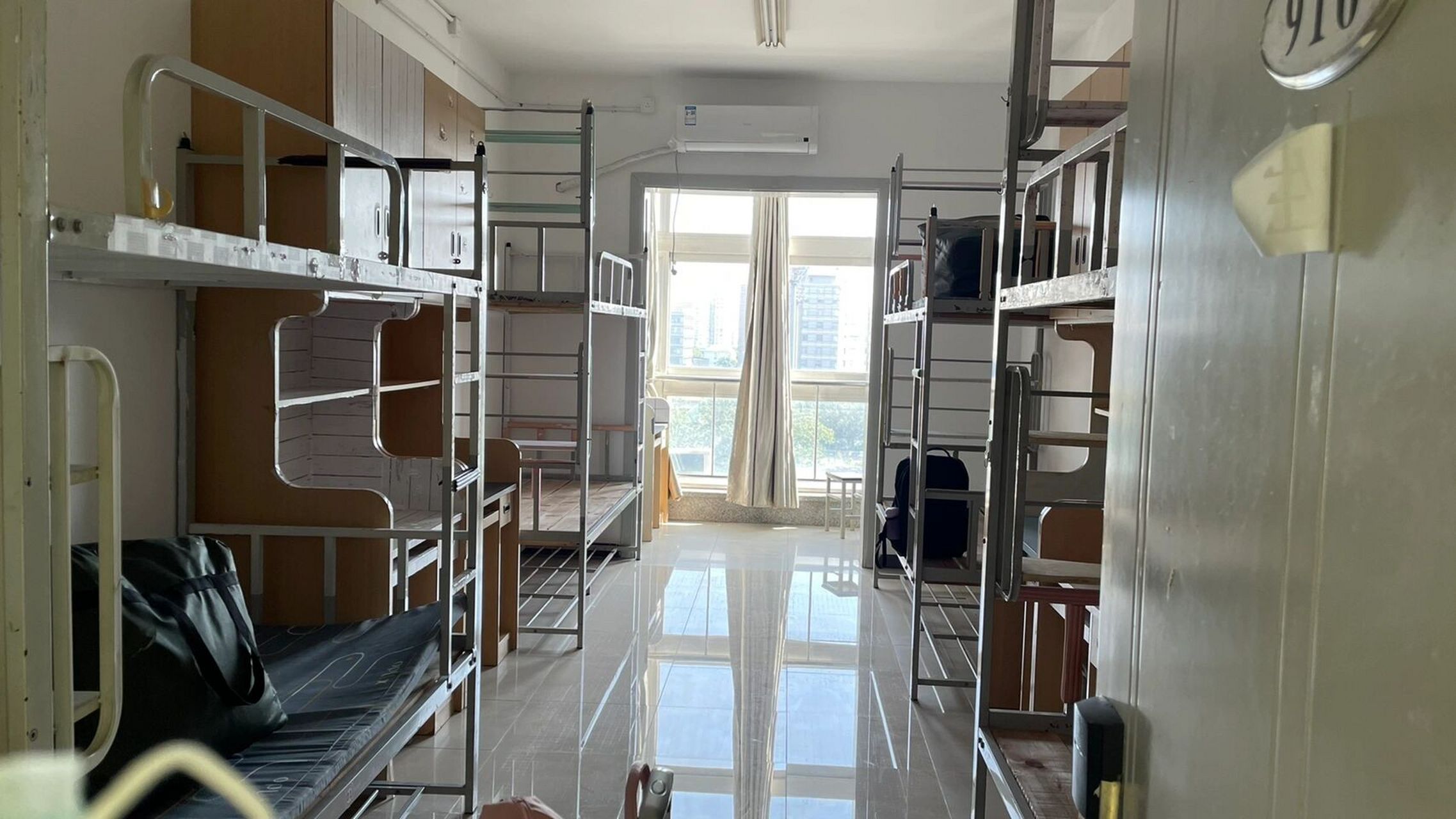 中央民族大学(海淀校区)一号楼宿舍 最近开学了没有拍特别多照片,这是