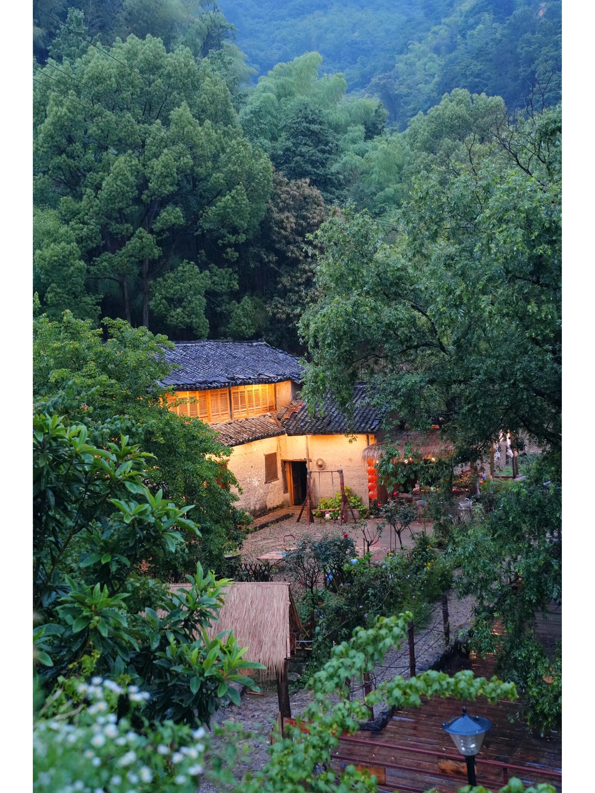 一个女生的隐居生活,一个人坐拥一座山!