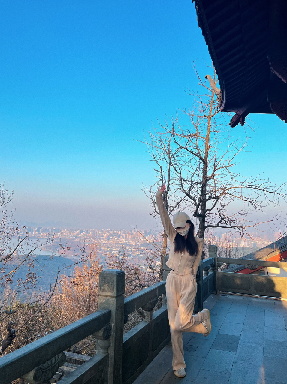 杭州最容易爬的山-玉皇山 空气好好呀,现在人非常少,昨天上去也不需要