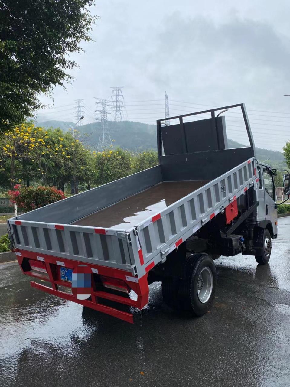 019年11月上牌福田康瑞h2排半自卸货车,车斗长3.8米,宽2.