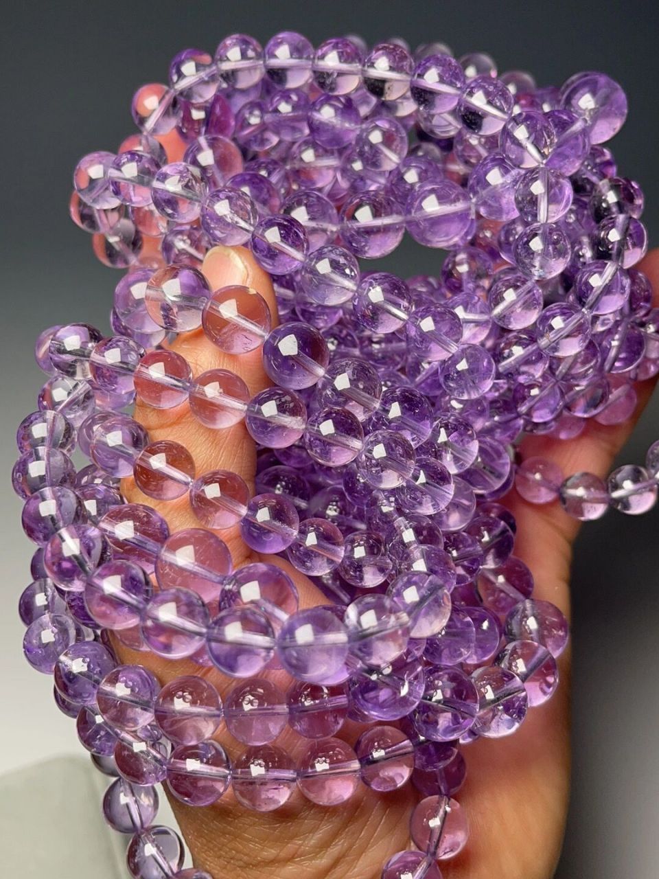 吴师傅,从事水晶行业14年,著有水晶书籍《从新手到行家:水晶收灿腚