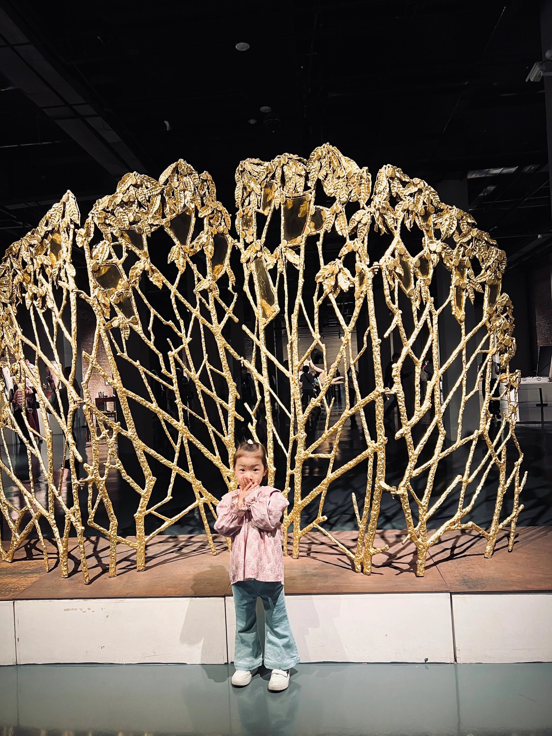 带: 1,轻巧的遛娃车 2,便携儿童便盆(很关键) 3,彩泥每天出门带2小包