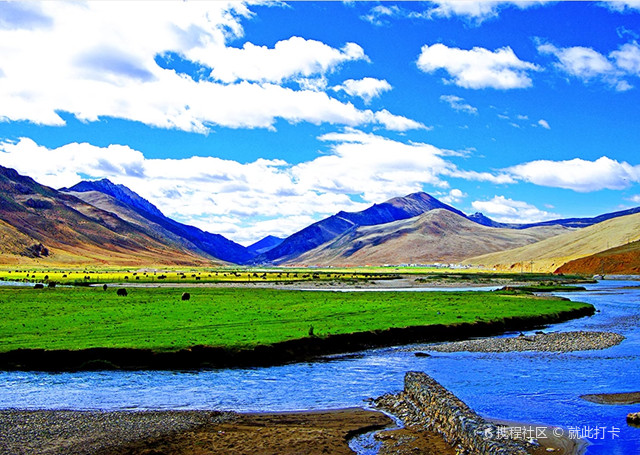 邦达草原位于八宿境内水草丰美高寒草原