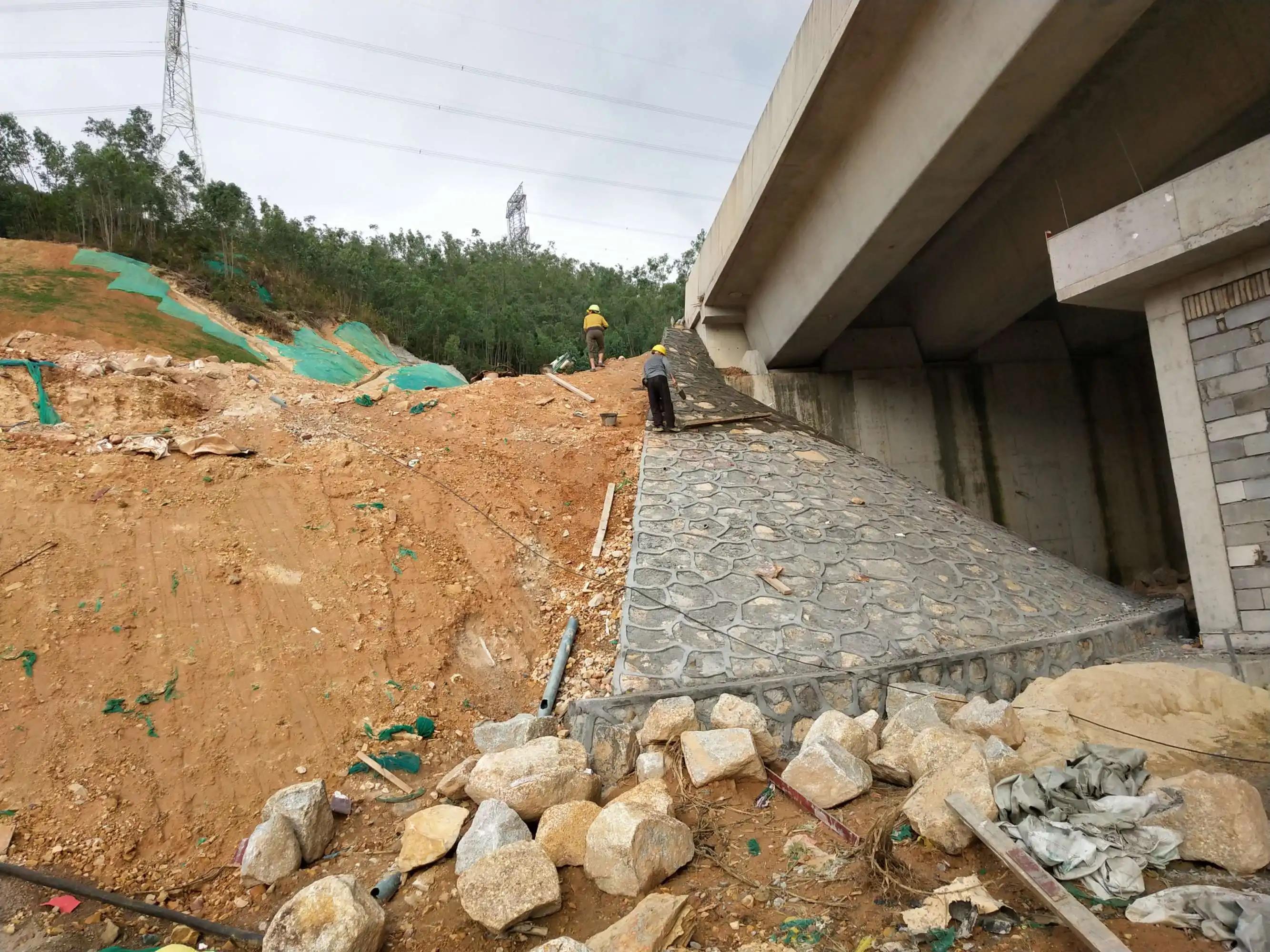 浆砌片石锥坡组价锥坡就是桥梁两端,保护桥台的防护工程主要做用就是