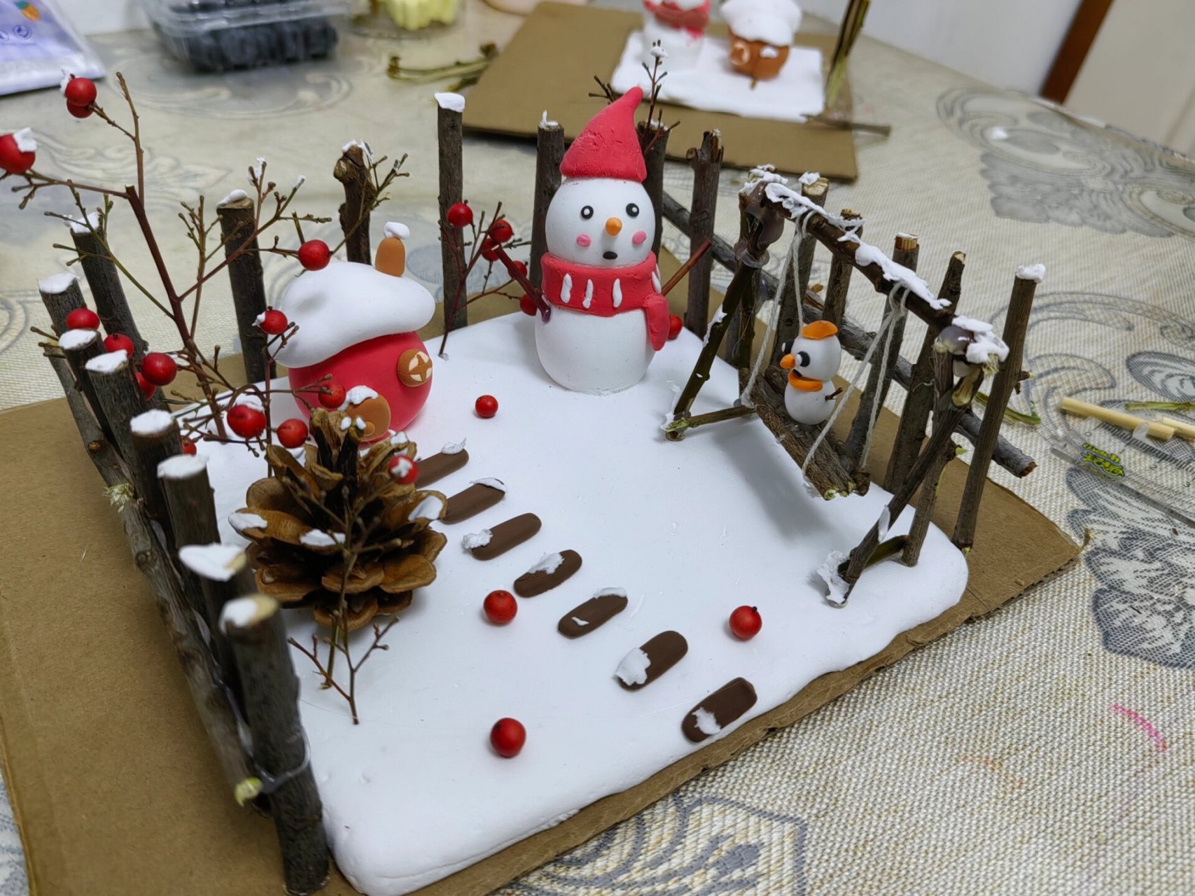 幼儿园作业冬日雪景趣味手工之大寒 周末和宝宝一起去公园捡一些树枝