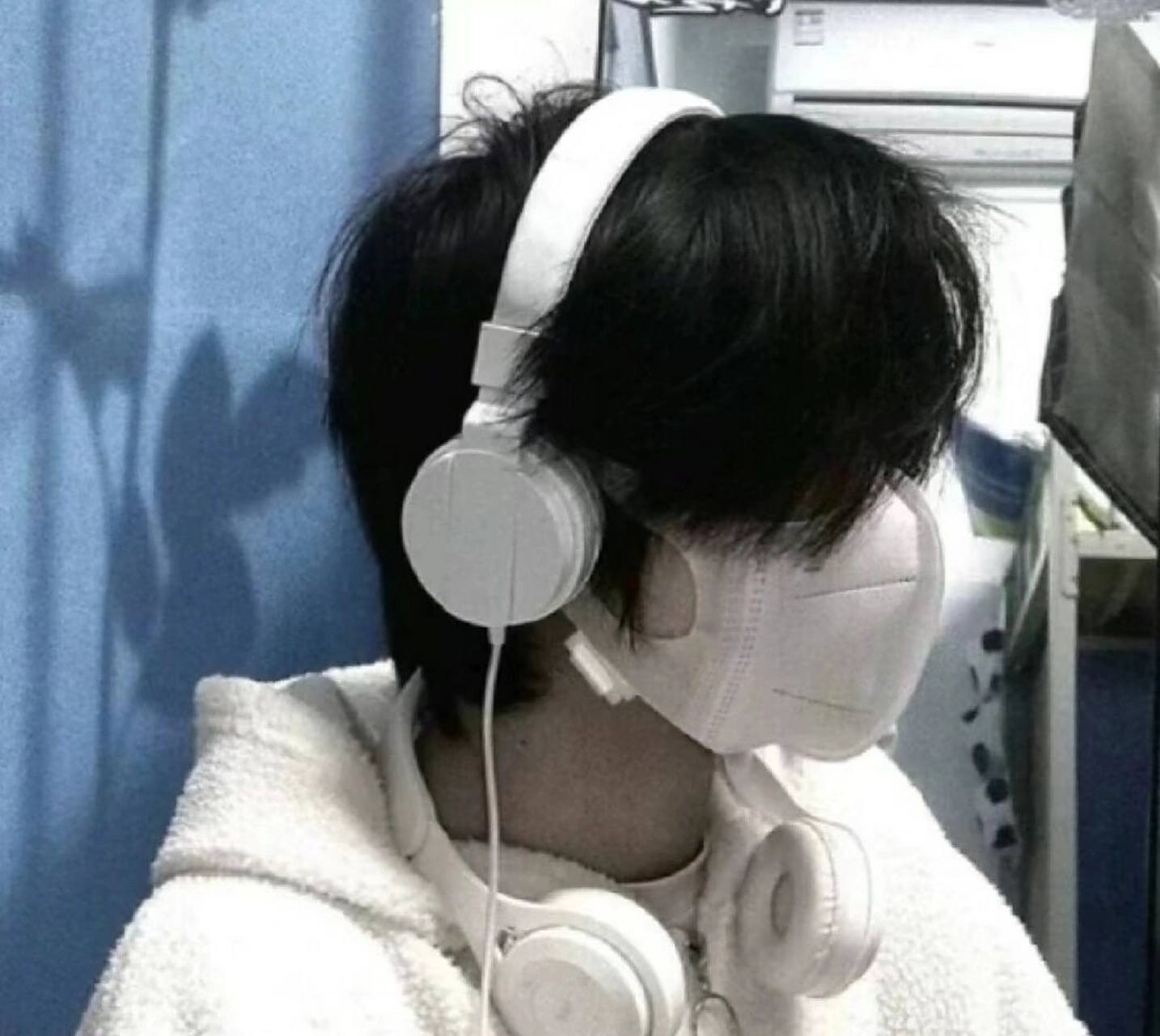 禁欲系男生头像(真人版) 上个作品说过5个赞就发真人,没想到真过了那