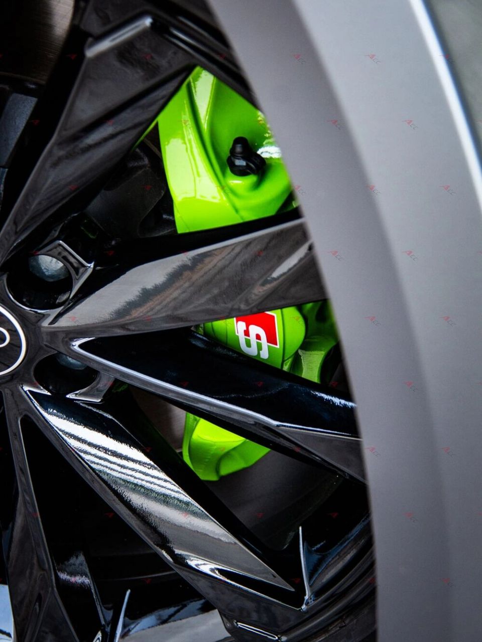 奥迪a6 allroad(c8)卡钳烤漆 轮毂烤漆 轮毂卡钳想要什么颜色 就可以