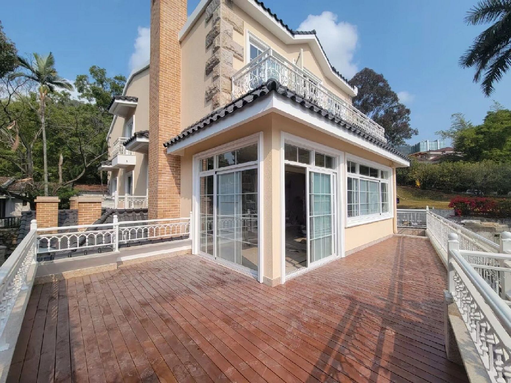 私家花园,上下四层 今日再次推荐:  大南山半山腰稀缺独栋别墅 面积