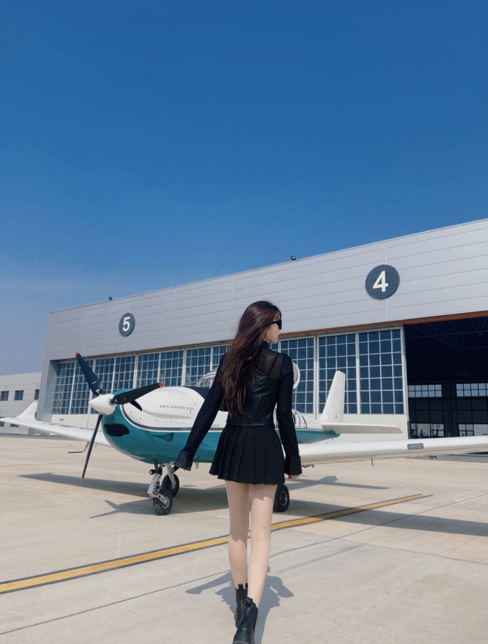 飞行|南航大学姐|ootd 谁说学姐不会开飞机7615在天空的感觉真的