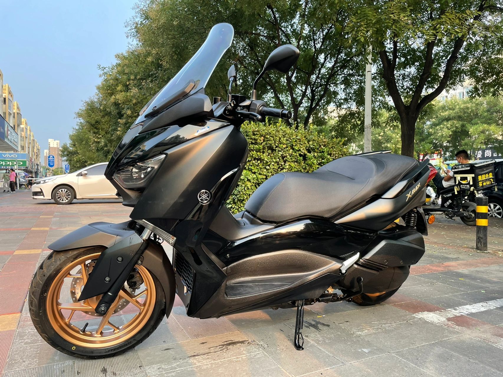 雅马哈xmax300 割爱试出,雅马哈xmax300黑金配色,21年11月份旗舰店提