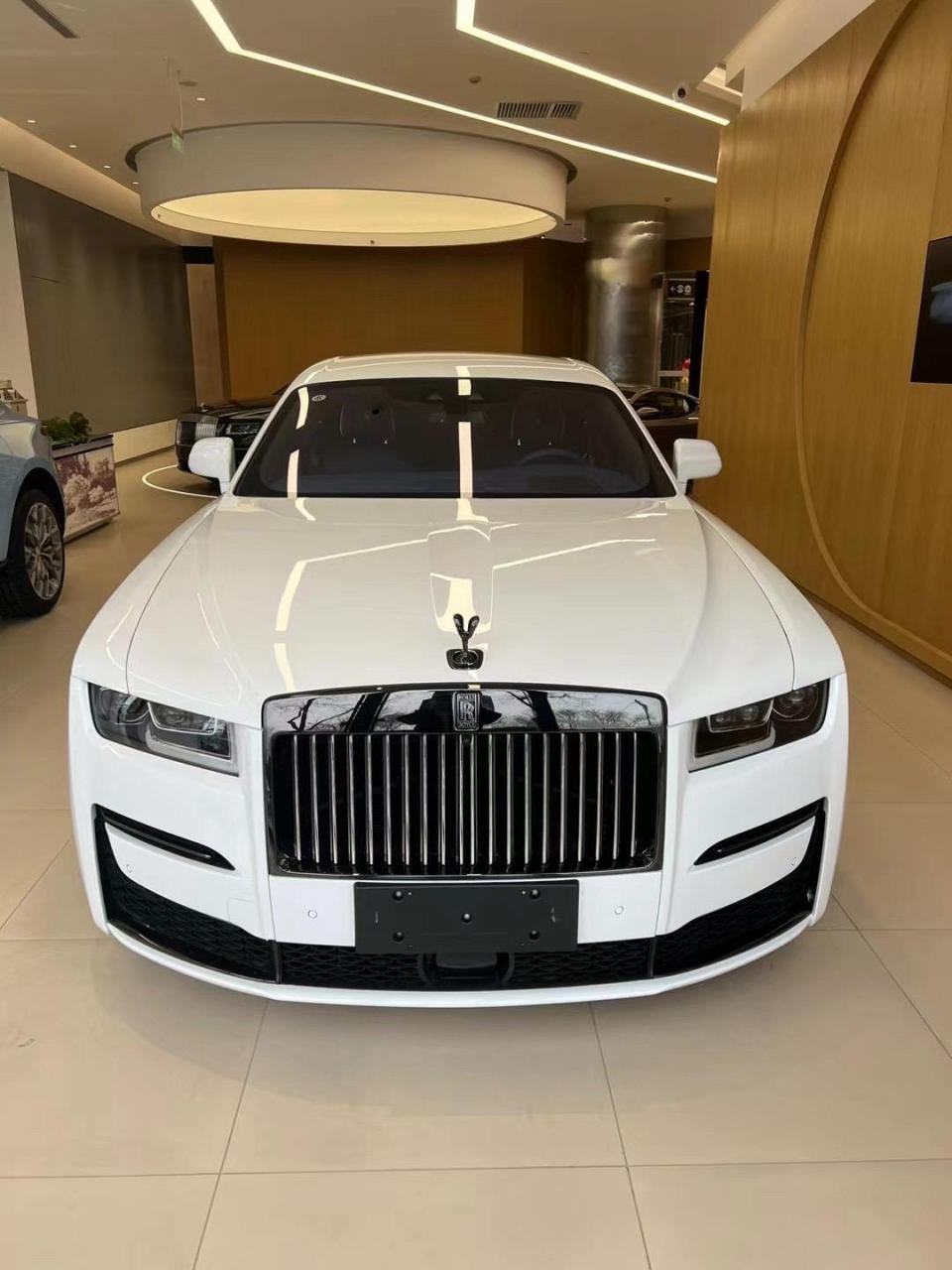 车辆信息:古斯特bb版  颜色:外观是北极白含蓝色水晶漆 内饰是黑色