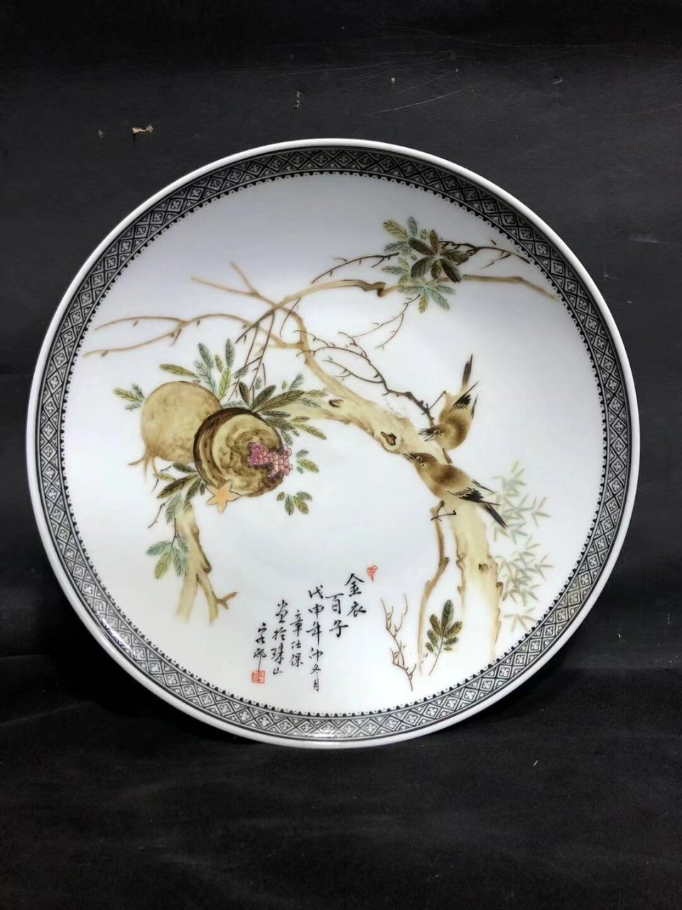 60年代章仕保粉彩花鸟赏盘 六十年代章仕保粉彩花鸟赏盘一套,画工精湛