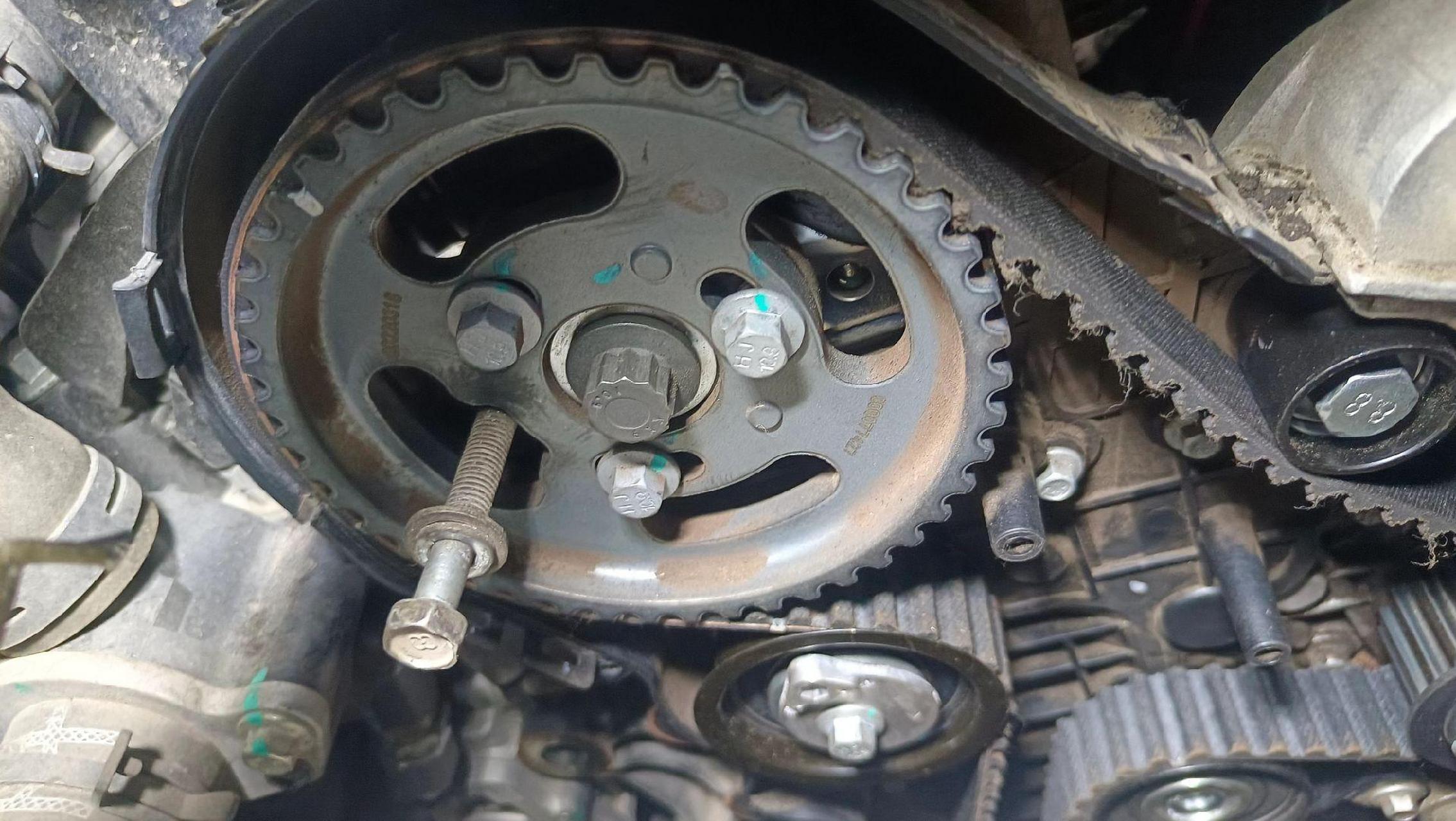 0t跑了16万公里更换原厂盖茨正时皮带,第一次换,三个小时左右更换完