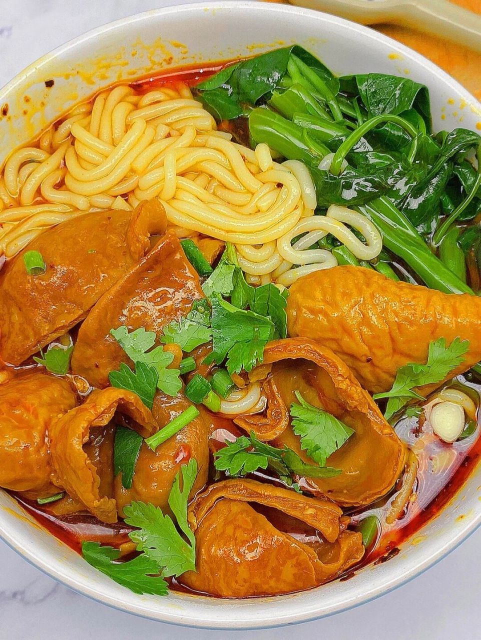 我妈做的红烧肥肠米线,巨!好!吃!