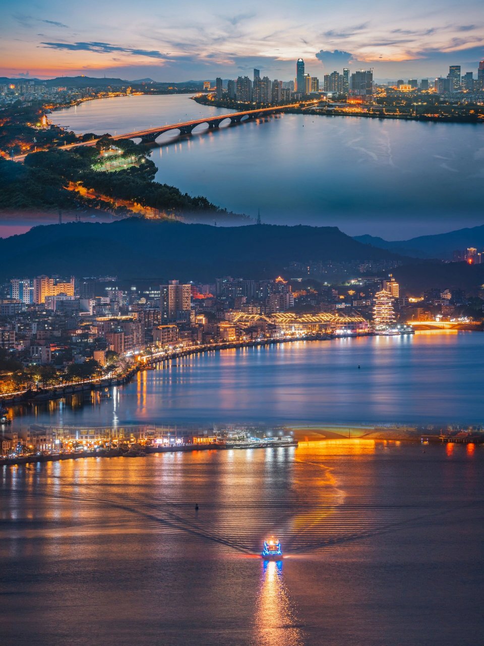 惠州夜景有什么好看的 惠州的夜景也是很不错的,一河两岸,视野开阔.