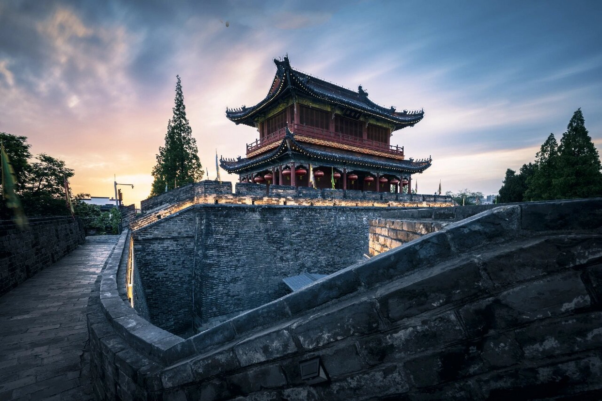 湖北拍照|荆州城市风光机位探索 五一期间我回到了荆州,在网上搜索了