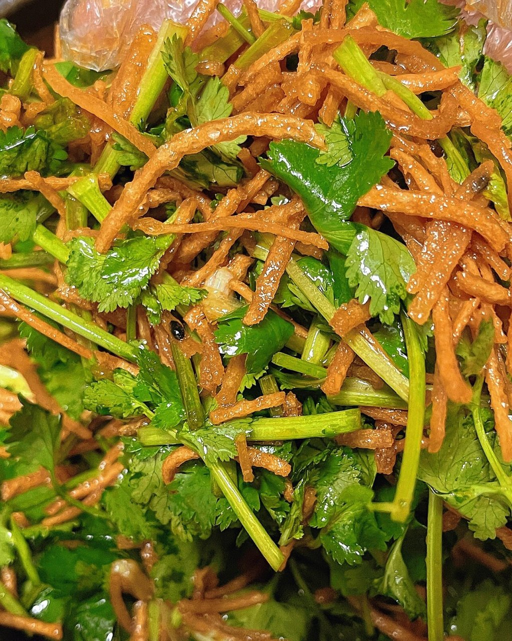 第一次做凉拌馓子,味道完全不输店里 超级简单好做,喜欢吃馓子和香菜