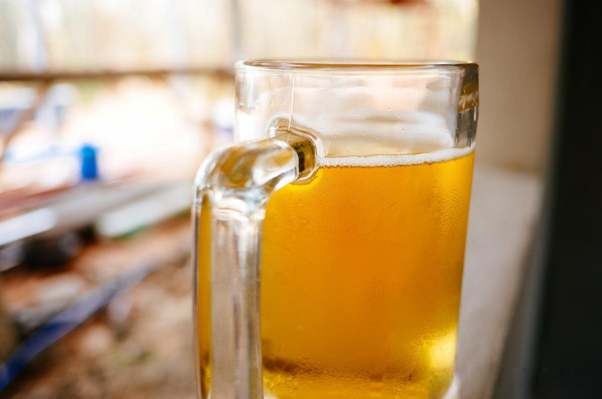 头条首发大赛每日一个营养知识天热了,很多人晚上去外面吃夜市,喝啤酒