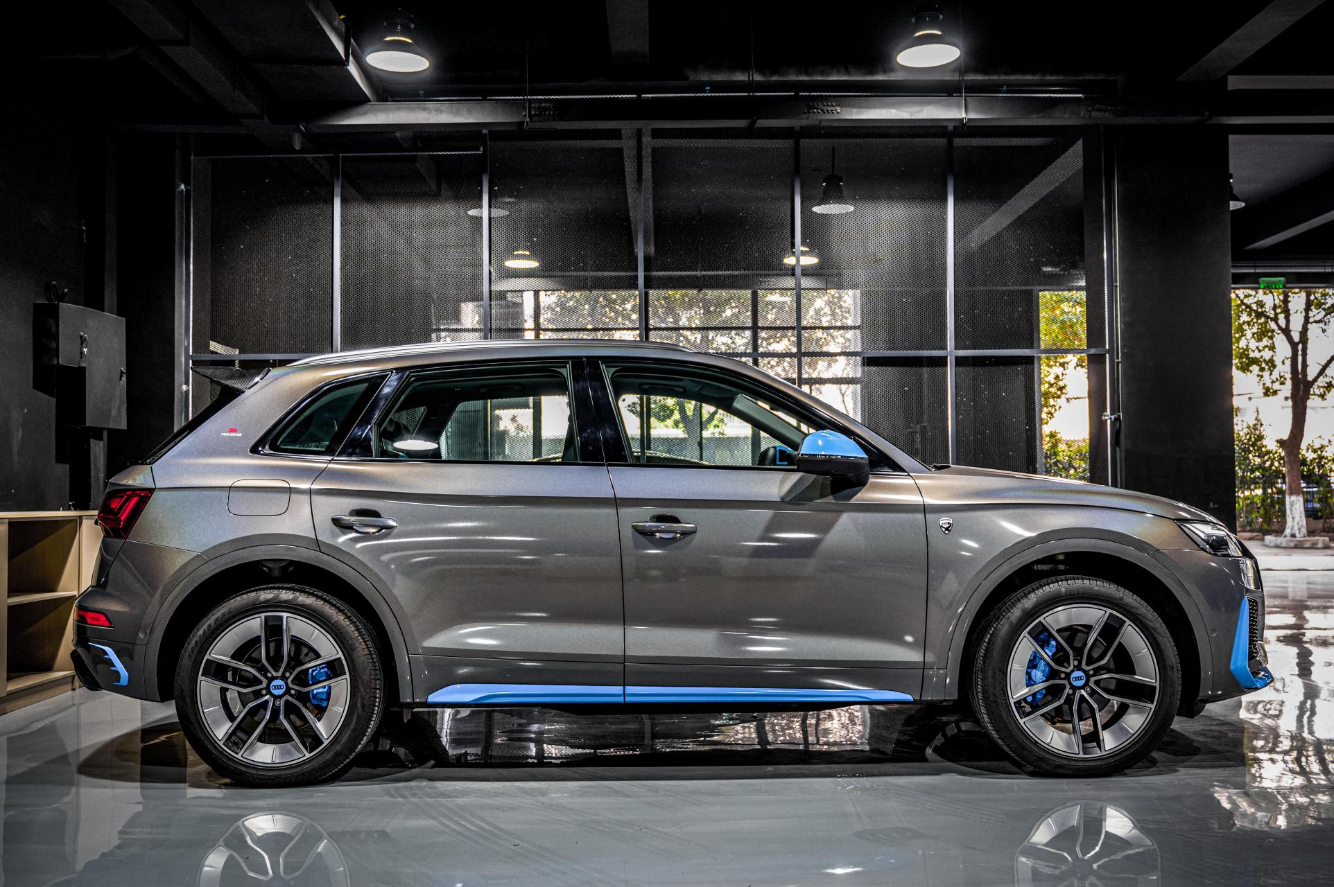 m 轮毂:mr系列锻造轮毂 包围:mtm星耀运动包围 内饰:mtm星耀蓝黑双拼