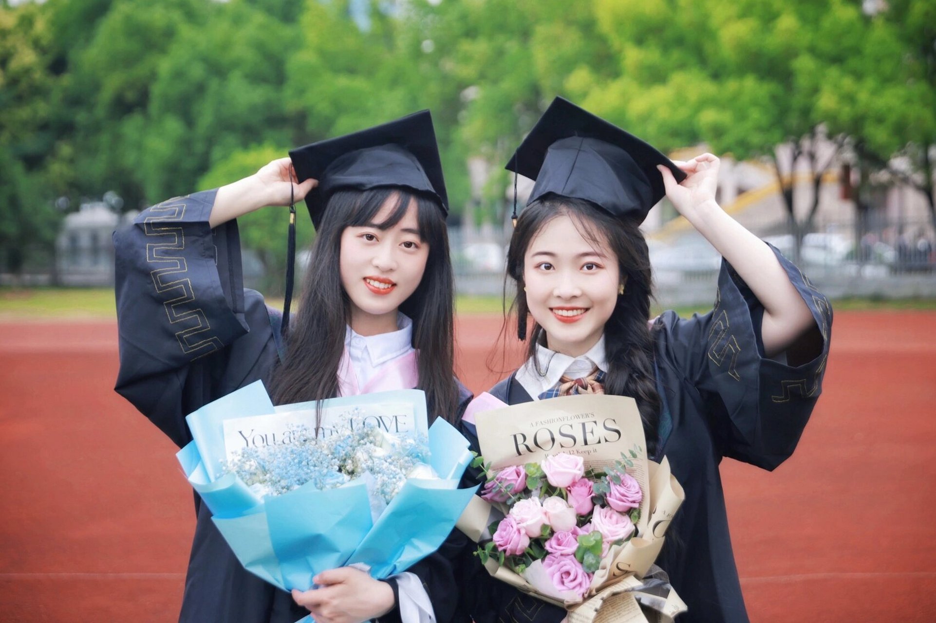 特别特别喜欢拍毕业照当天的发型!